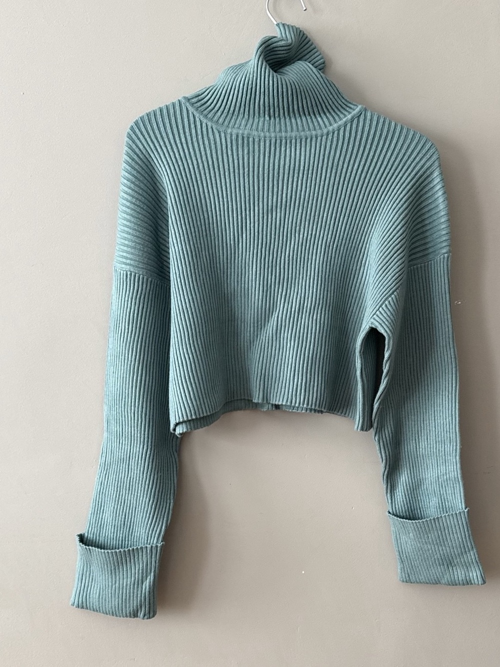 Forever 21 PATRINA Cropped Turtleneck Sweater in Green Size Medium NWT - Picture 5 of 8